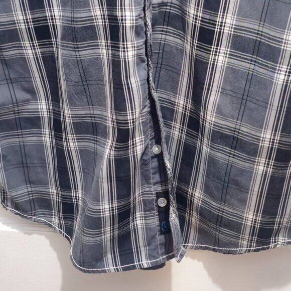 Burnside Short Sleeve Button Shirt - Large Youth/Small Woman - See Measurements - Picture 8 of 13